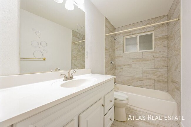 Building Photo - 1092 Worchester St