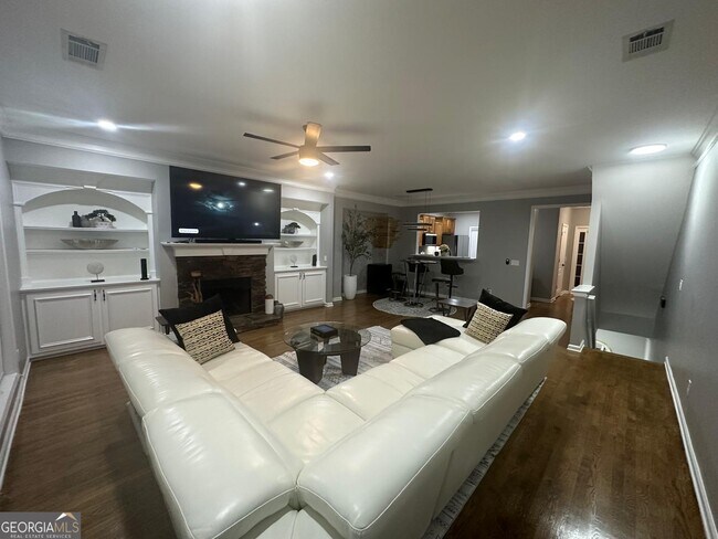Building Photo - 2011 Appaloosa Mill Cir NE