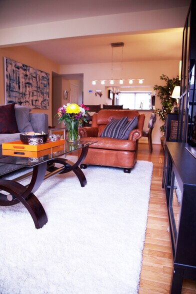 Building Photo - 6526 Medinah Ln