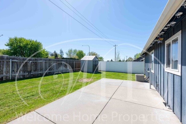 Building Photo - Newer 2 bed/2bath Home in Quiet Neighborhood