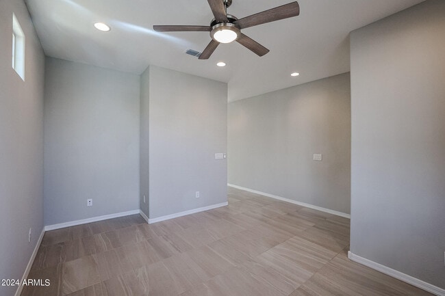 Building Photo - 8963 W Luke Ave