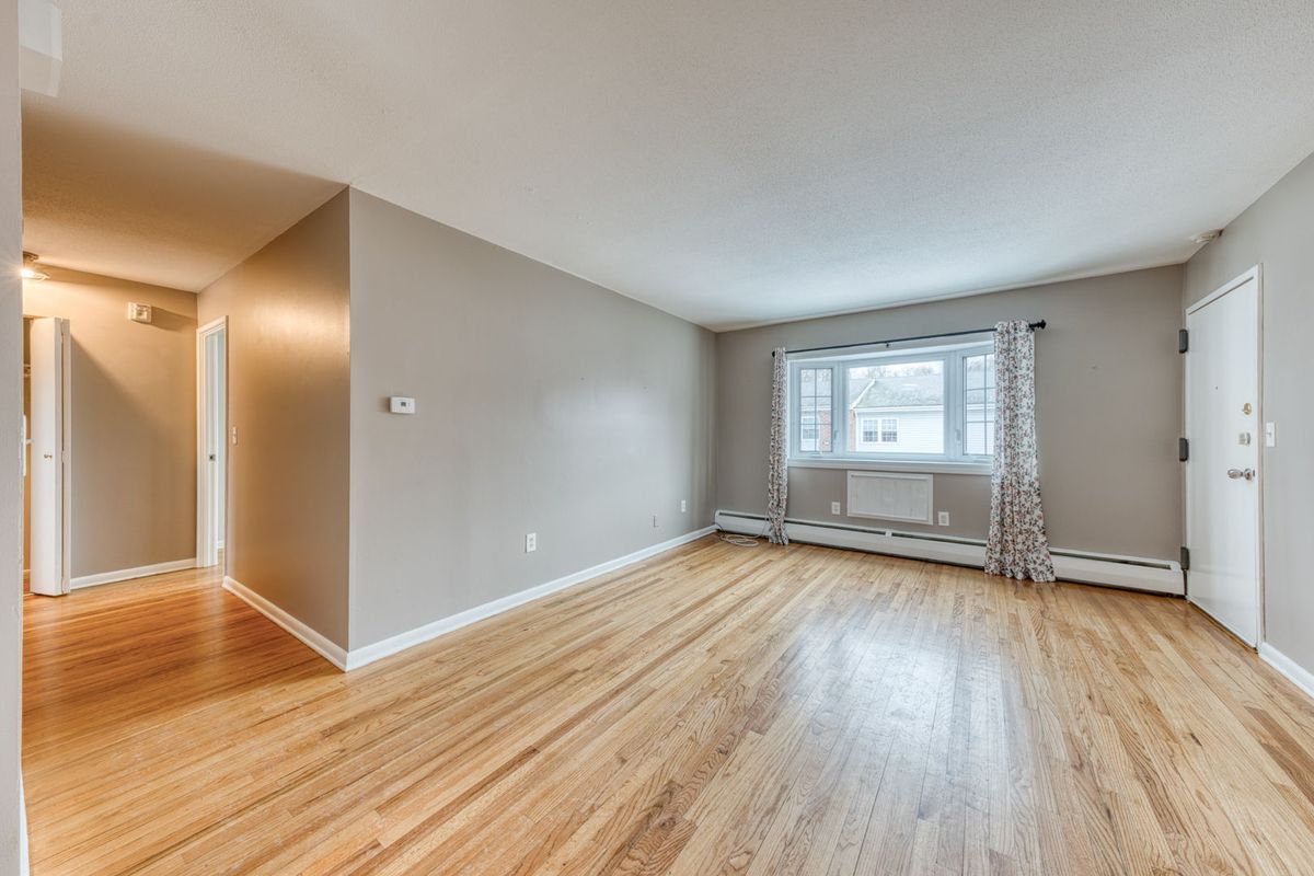 Building Photo - 66 Beths Ave