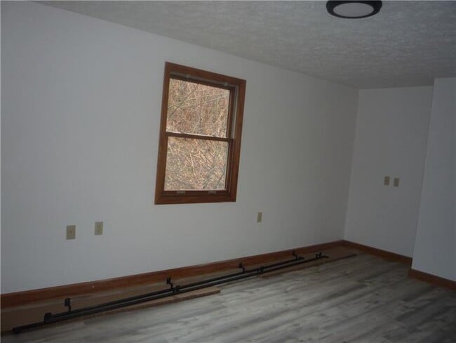 Building Photo - 4465 Mt Troy Rd Ext