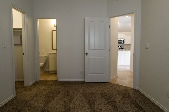 Building Photo - 1208 Golden Summer Pl