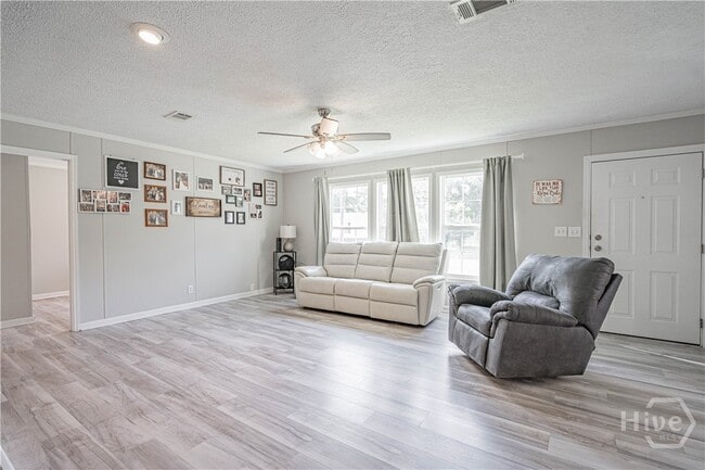 Building Photo - 75 Willow Ln