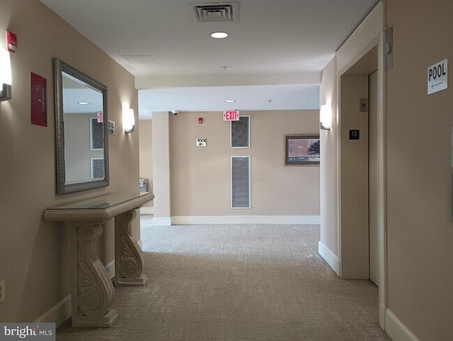 Building Photo - 11800 Sunset Hills Rd