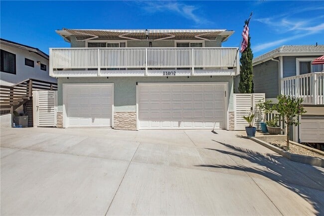 Primary Photo - 33802 Street of the Violet Lantern