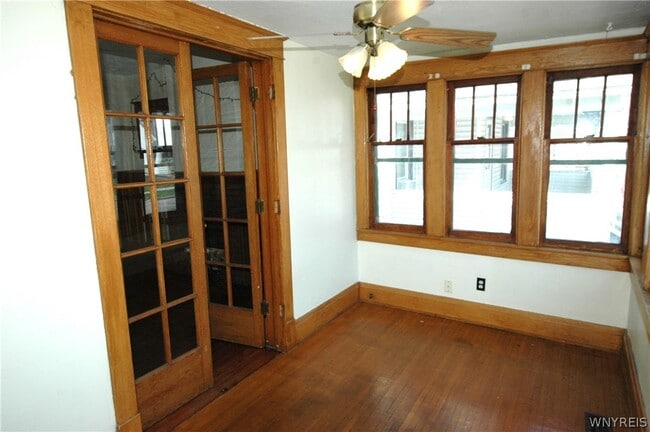 Building Photo - 145 Summit St