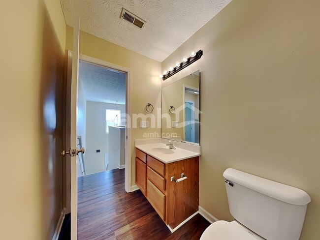 Building Photo - 5960 Driftwood Ct