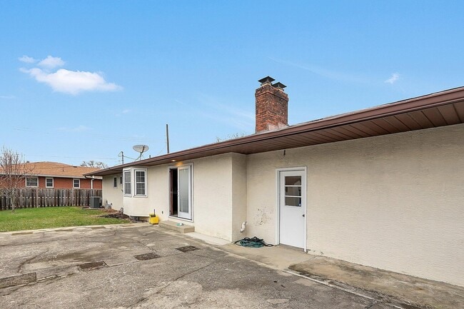 Building Photo - 4959 Woodbriar Pl