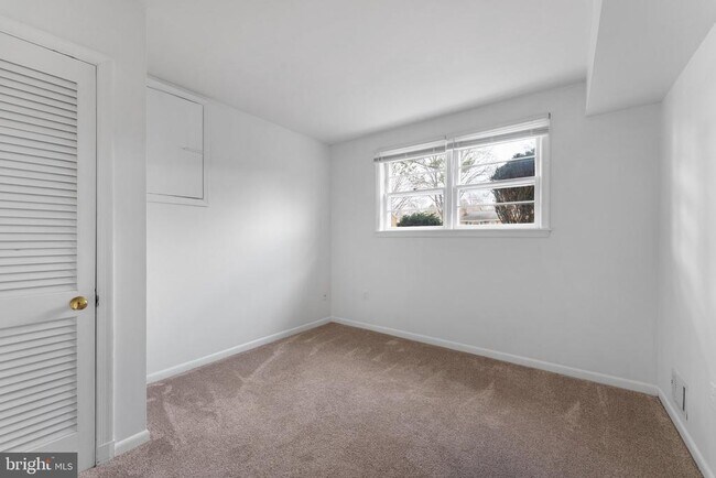 Building Photo - 12 Earlybird Ave