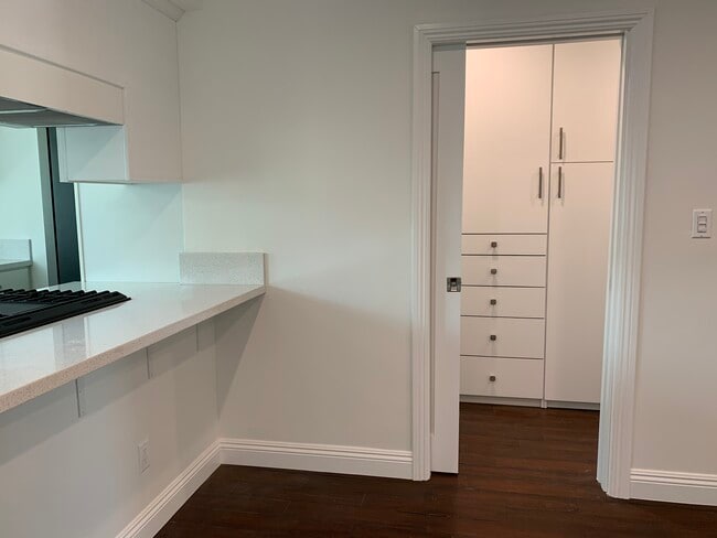 Building Photo - 827 N Avenue 57