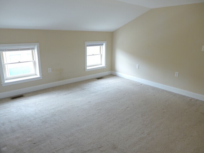 Building Photo - 43 E Henrietta St