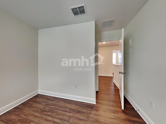 Building Photo - 27264 St Andrews Ave