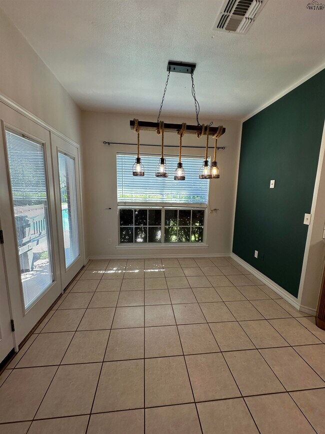 Building Photo - 3028 Whitehall Ln