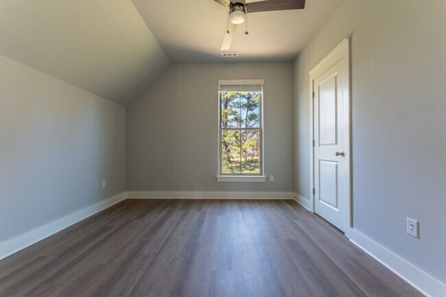 Building Photo - 2 BR/1.5 BA in the Willow Bend S/D