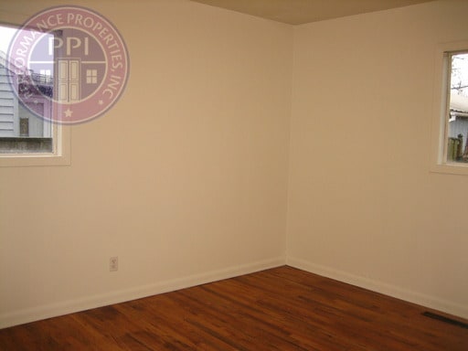 Building Photo - Pet Friendly South Tabor Home. Hardwood Floors! Huge Fenced back yard!  No Deposit With Rhino!