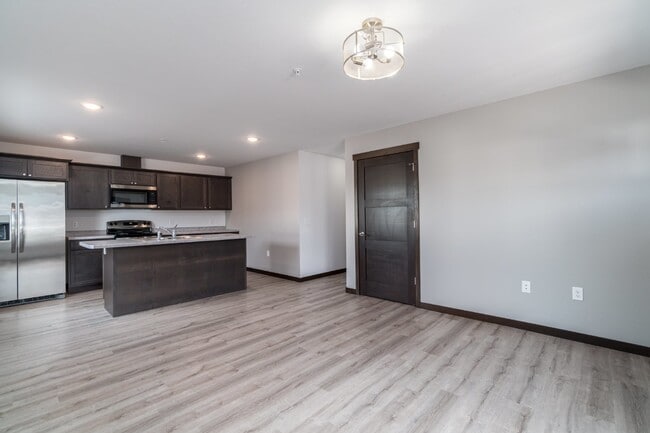 Building Photo - Modern 2 Bedroom, 2 Bathroom Residence wit...