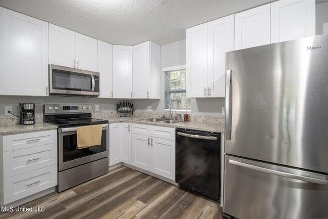 Building Photo - 226 Milray Ln