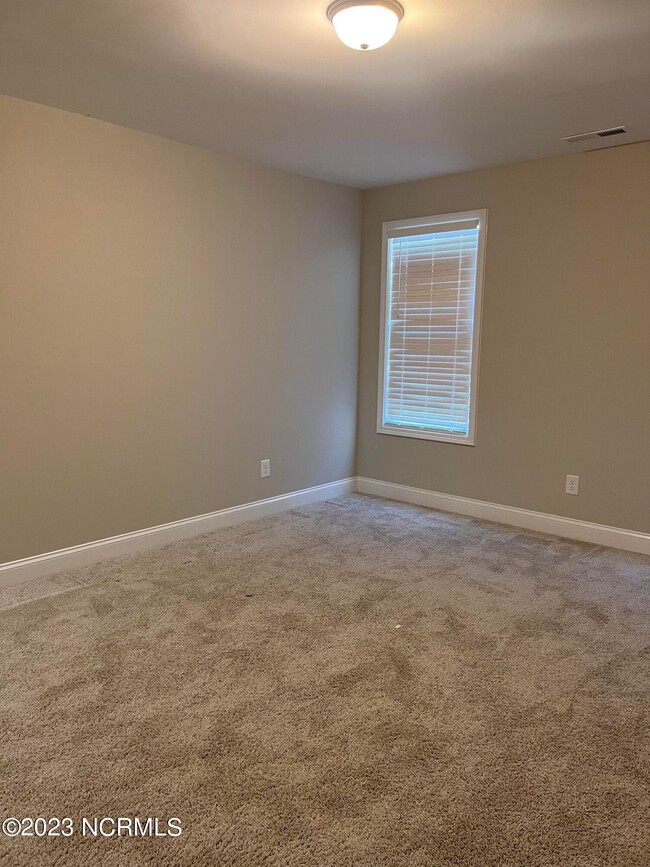 Building Photo - 412 Palisades Dr