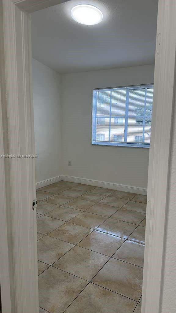 Building Photo - 1250 SE 28th Ct