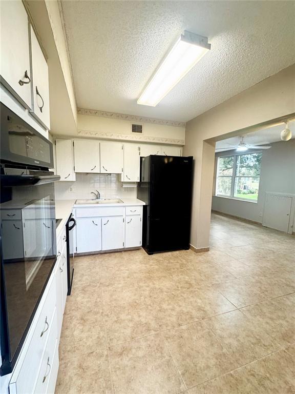 Building Photo - 2402 Ecuadorian Way