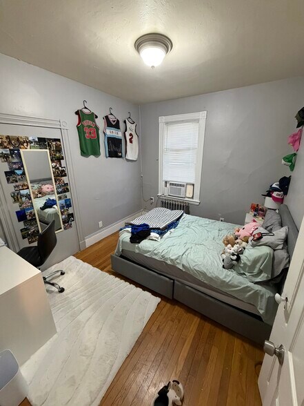 Building Photo - 121 Hillside St