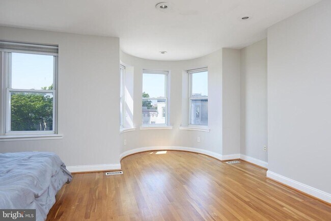 Building Photo - 469 Florida Ave NW