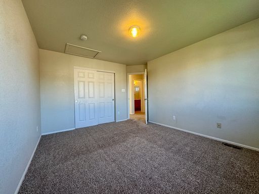 Building Photo - 3 Bedroom Home With Plenty of Space! Avail...