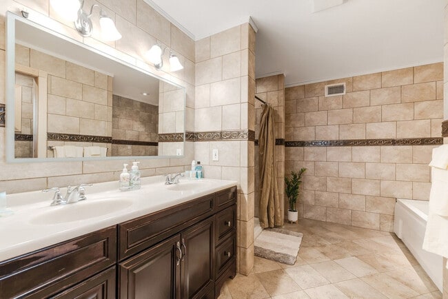 Building Photo - 119 Circle Dr