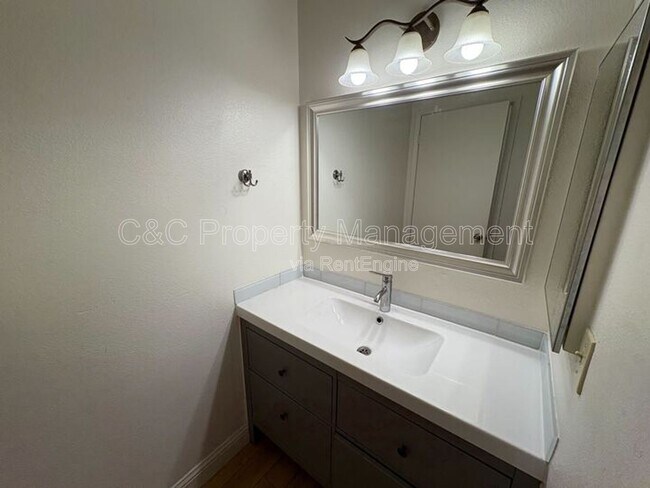 Building Photo - 3939 Madison Ave