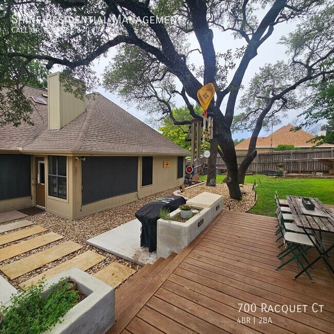 Building Photo - 700 Racquet Ct
