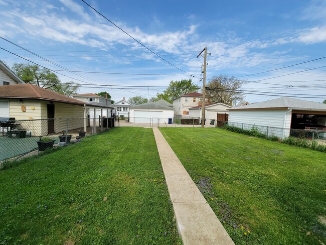 Building Photo - 2310 N 75th Ave
