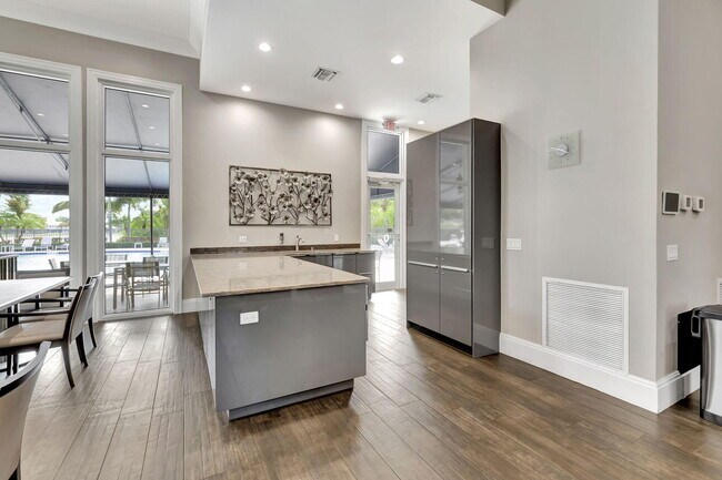 Building Photo - 12372 Cascades Pointe Dr
