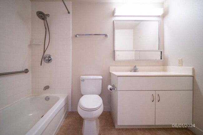 Building Photo - AWESOME VIEWS IN THIS GORGEOUS 1BR/1BA/2PK...
