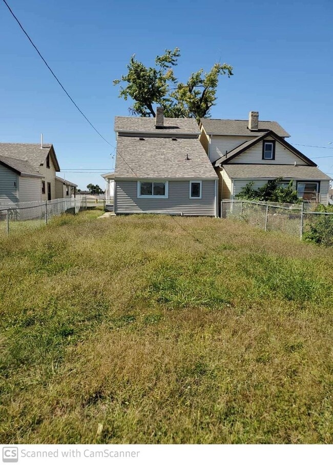 Building Photo - Refreshed 3 bed 1 bath home convenient to ...