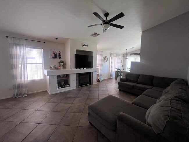Building Photo - 8021 W Joedad Terrace
