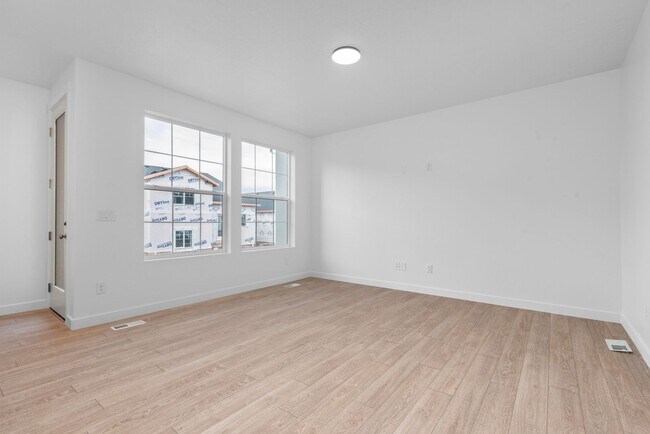 Building Photo - 1564 W 265 N