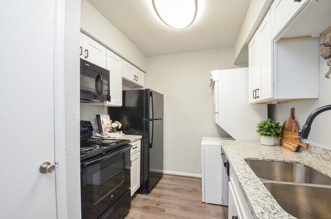 Building Photo - 5711 Sugar Hill Dr