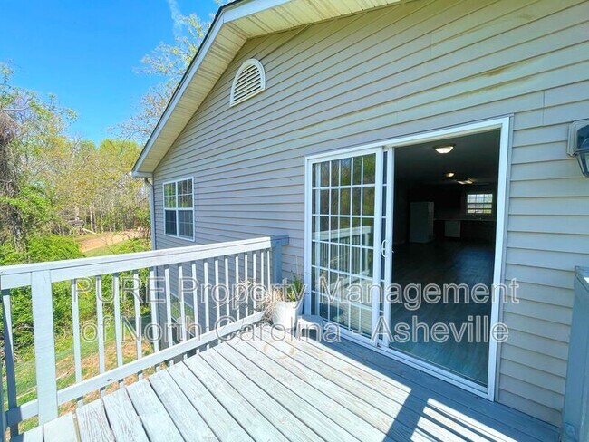 Building Photo - 143 Carrion Ln