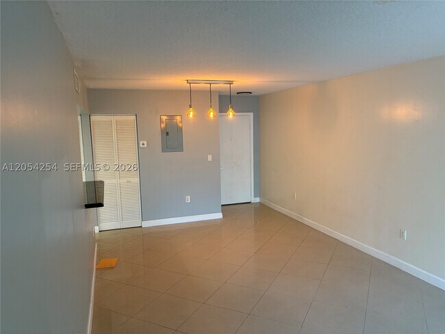 Building Photo - 9711 Fontainebleau Blvd