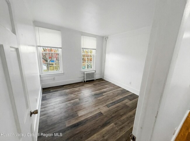 Building Photo - 720 Warren St