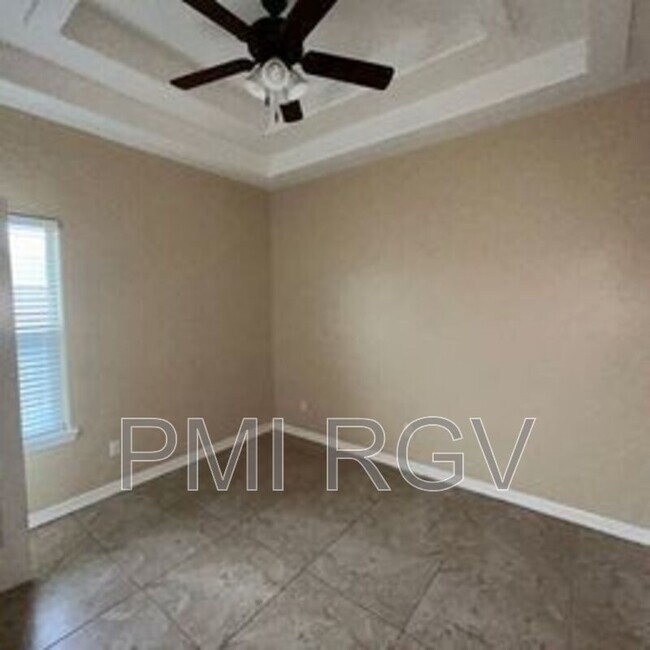 Building Photo - 2601 E Garfield Ave