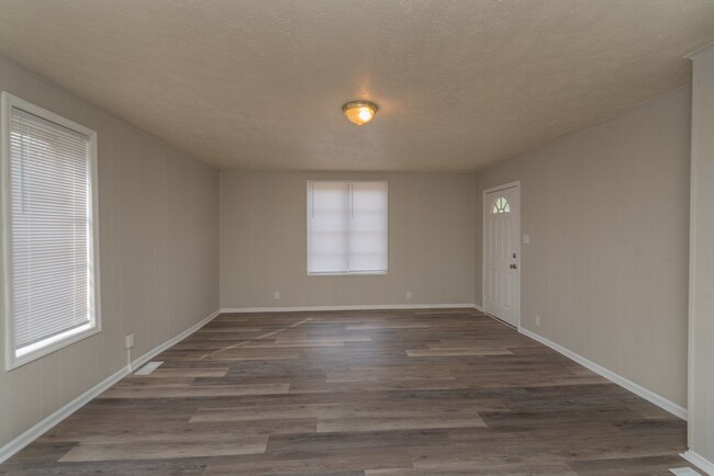 Building Photo - Brick home with a fenced-in yard!
