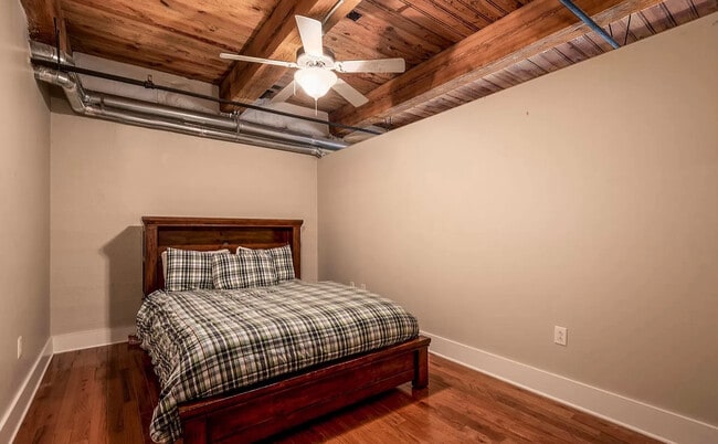 Building Photo - 1060 Worlds Fair Park Dr