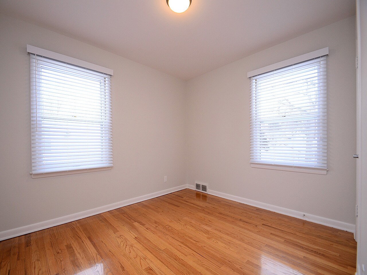 Building Photo - 5630 Erskine St