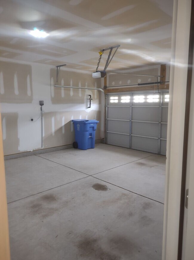 Building Photo - 1031 Ashcroft Cir