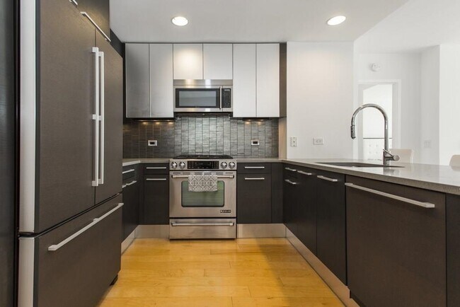 Building Photo - 2 2nd St