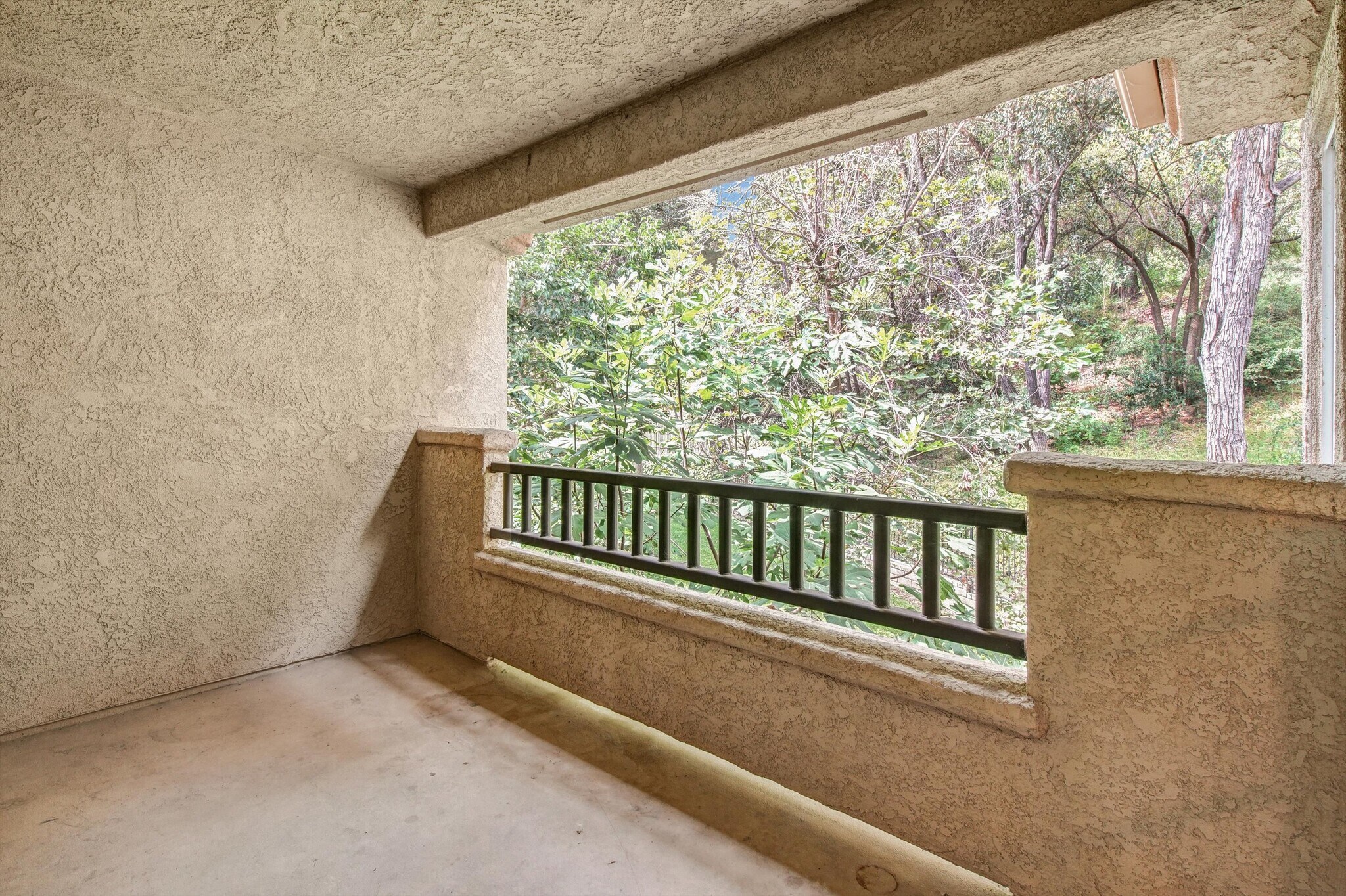 Building Photo - 23930 Arroyo Park Dr