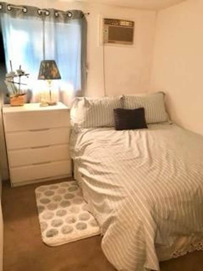 Building Photo - WINTER VACATION RENTAL - 4 Bedroom/1.5 Bath